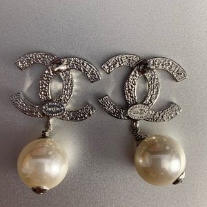Authentic Chanel CC Pearl Drop Earrings